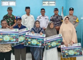 Penyerahan BLT, Asmarandi : Upaya Pemdes Dukung Kesejahteraan Masyarakat