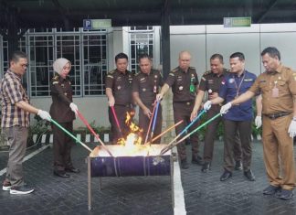 Kejari Tanjungpinang Musnahkan BB Narkoba Jenis Sabu dan Ganja
