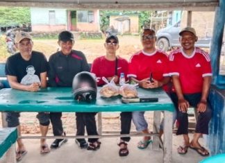 Kades dan Warga Impol Bersama Perbaiki Pelabuhan Kusik