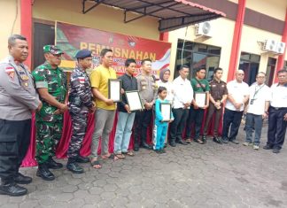 Pemkab Anambas serahkan Penghargaan Pada Warga yang Berhasil Temukan Narkoba