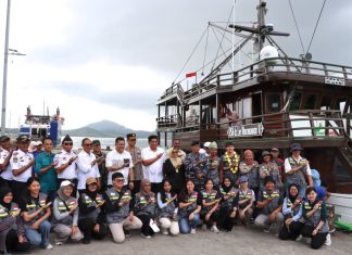 Bupati Bintan Sambut Kedatangan Kapal RS Apung dr. Lie Dharmawan II di Pelabuhan Sri Bentayan Tambelan