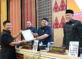 Wabup Bengkalis Dengarkan Penyampaian Pandangan Umum Fraksi DPRD Terhadap Ranperda APBD 2024