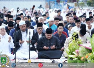 Ketua DPRD Bengkalis Ikuti Shalat Idul Adha bersama Ribuan Masyarakat