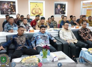 Wakil Ketua DPRD Bengkalis Saksikan Pagelaran Wayang Kulit dalam Rangka Hari Bhayangkara ke-79