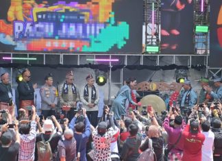 Festival Pacu Jalur Kuansing Dibuka Meriah, Staf Ahli Bupati Bengkalis Sampaikan Apresiasi