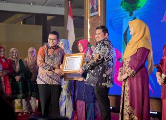 Prestasi Membanggakan, Bupati Bengkalis Raih Anugerah Baiduri ke-14