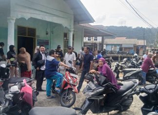 Warga Tarempa Timur Antusias Ambil Kartu Minyak Tanah di Posyandu