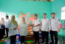 Desa Bantan Timur Terima Piagam Nasional, Bupati Janjikan Bantuan Sarana Prasarana