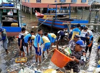 Posal Memperuk dan Warga Munjan di Anambas Bersatu Jaga Pesisir Lewat Aksi Bersih Pantai