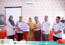 Ketua DPRD Serahkan Bantuan CSR untuk SMA Negeri 9 Mandau