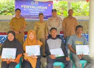 Kepala Desa Tarempa Timur Salurkan BLT Triwulan kepada 12 KPM