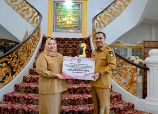Bupati Kasmarni Terima Penghargaan, Bengkalis Terbukti Sukses Tekan Angka Kemiskinan