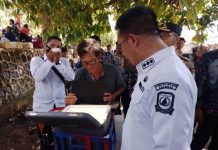 Aksi Spontan Bupati Anambas Saat Penutupan TMMD, Borong Es Pedagang Keliling untuk Berbagi ke Anak-anak