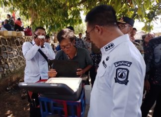 Aksi Spontan Bupati Anambas Saat Penutupan TMMD, Borong Es Pedagang Keliling untuk Berbagi ke Anak-anak