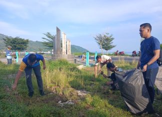Dukung Kabupaten/Kota Sehat, Bupati Anambas Bersama Wartawan Bersihkan Rumah Ibadah