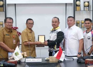 Raja Ariza Sambut Hangat Kedatangan Pesilat Persatuan Seni Silat Pesaka Terengganu