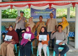 12 Keluarga Terima Bantuan Pemdes Tarempa Timur
