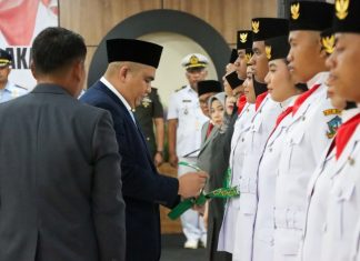 Bupati Roby Kukuhkan Paskibraka Bintan