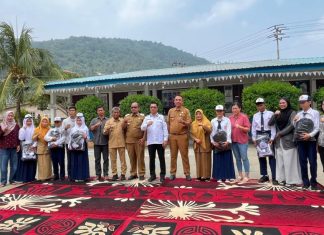 Bupati Anambas Serahkan Bantuan Sekolah, Rp5 Miliar Disiapkan untuk 709 Siswa
