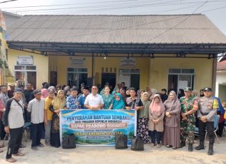 Bupati Aneng dan Kades Surianto Salurkan Bantuan Presiden ke Warga Desa Tarempa Selatan